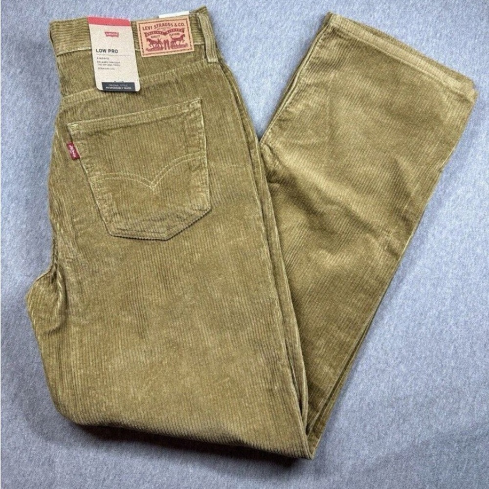 Levi's Low Pro Corduroy Pants Women's Size 29x30 Gold Straight Leg Mid Rise🤍